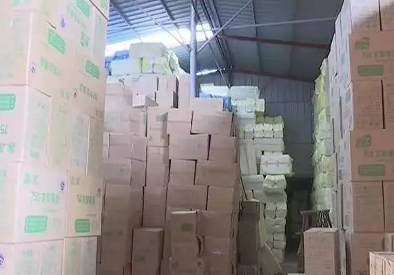 丹阳一纸制品厂被查 生产环境恶劣 餐盒被爆属三无产品