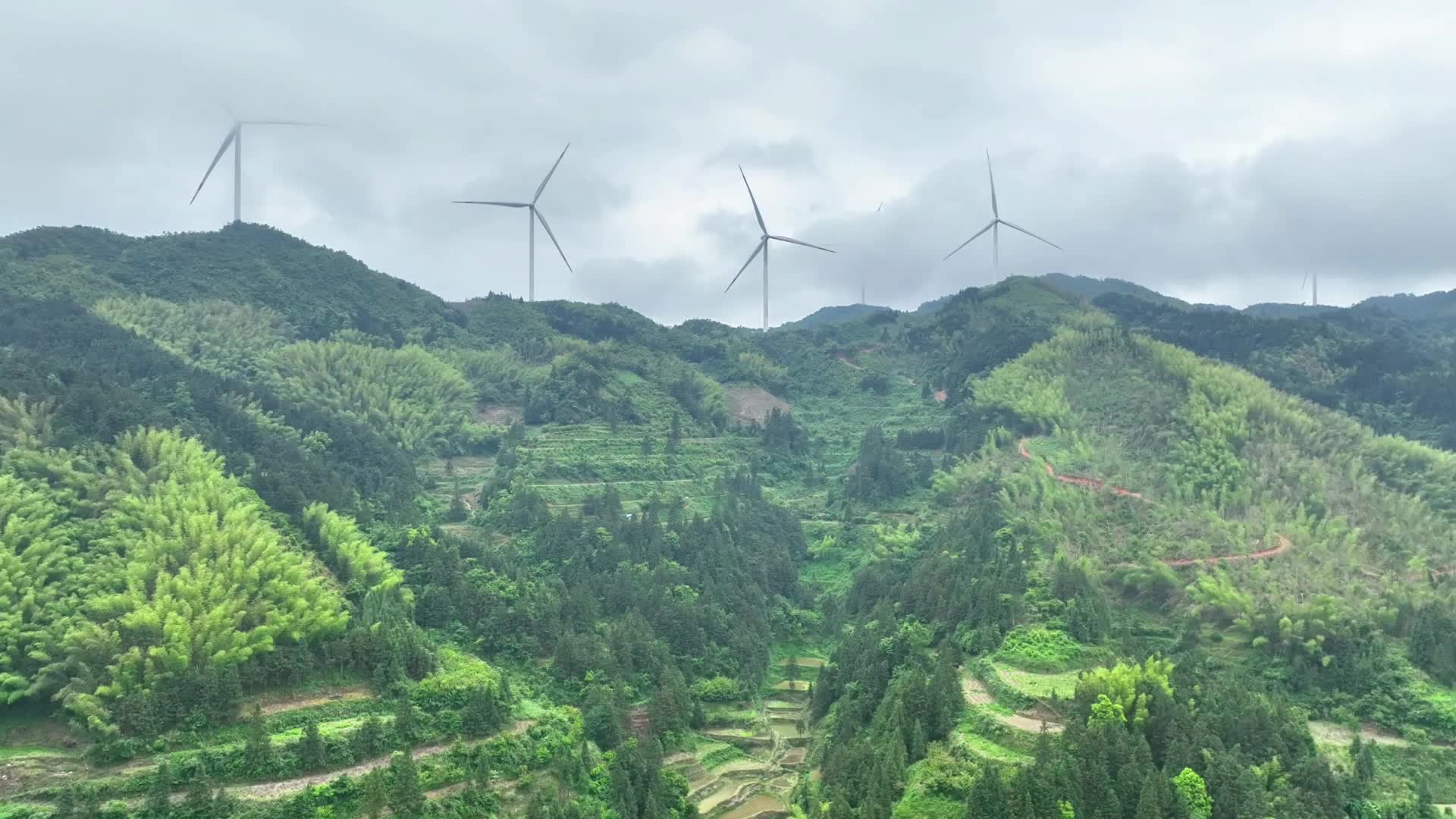 靖州:云雾缭绕 风车摇曳